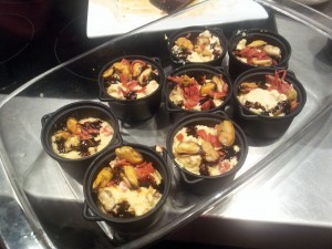 Brouillade d'oeufs aux moules et chorizo et creme de balsamique