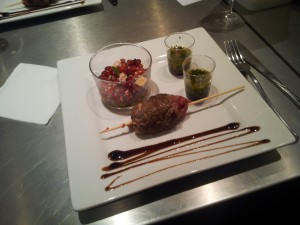 Keftah de boeuf et salsa de grenade, feta et menthe