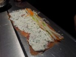 Saumon fume, fromage frais et batonnets de legumes