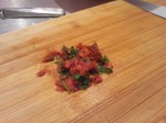 Tomates sechees et basilic haches