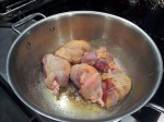 Cuisses de pintade en cuisson