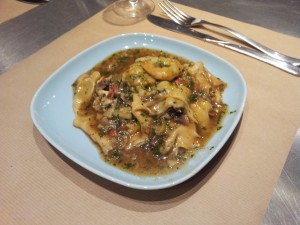 Ravioles chinoises aux champignons et chorizo, jus de veau aux crevettes