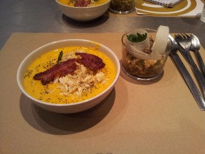 Veloute de potimarron, panais et chou frise