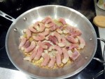 Gambas enroulees de jambon de pays en cuisson