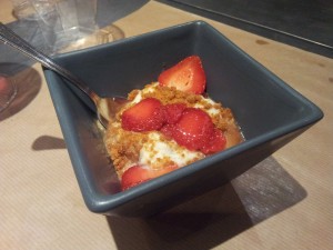 Pêches caramelisées au rhum, crème façon "Danette" à la vanille