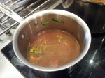 Bouillon de légumes, corail et vert de poireau