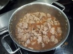 Dés de veau en cuisson