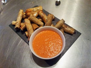 Crémeux de poivrons façon ketchup et cigarettes d'agneau relevées 3