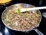 oignon, agneau et herbes fraîches