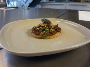 Mini pizza feuilletée aux asperges et tomates confites v2