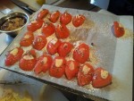 Quartier de tomates prêts à être cuits